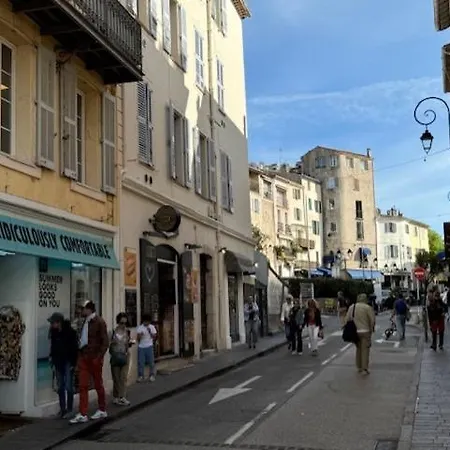 Insolite Dans Le Vieil * Antibes