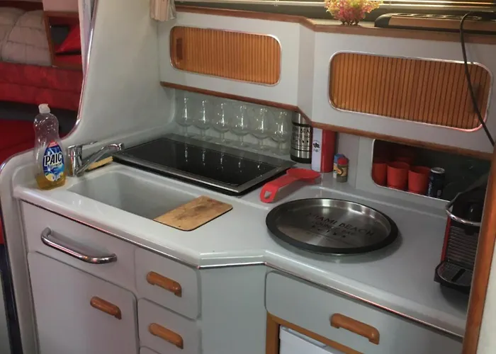 Insolite Dans Le Vieil Lägenhet