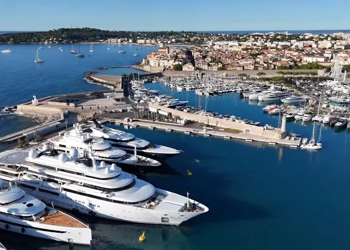 Insolite Dans Le Vieil アパート