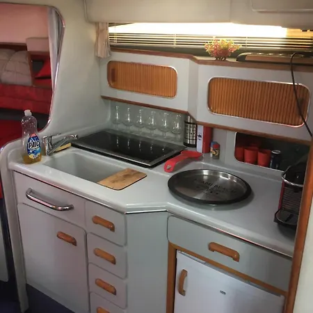 Insolite Dans Le Vieil Apartment