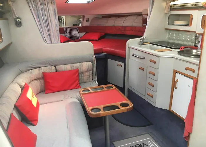 Insolite Dans Le Vieil Daire Antibes