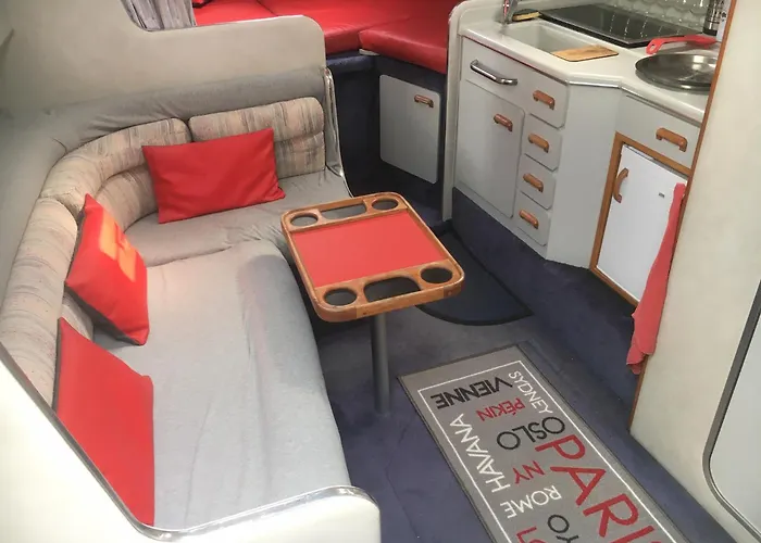 Insolite Dans Le Vieil * Antibes