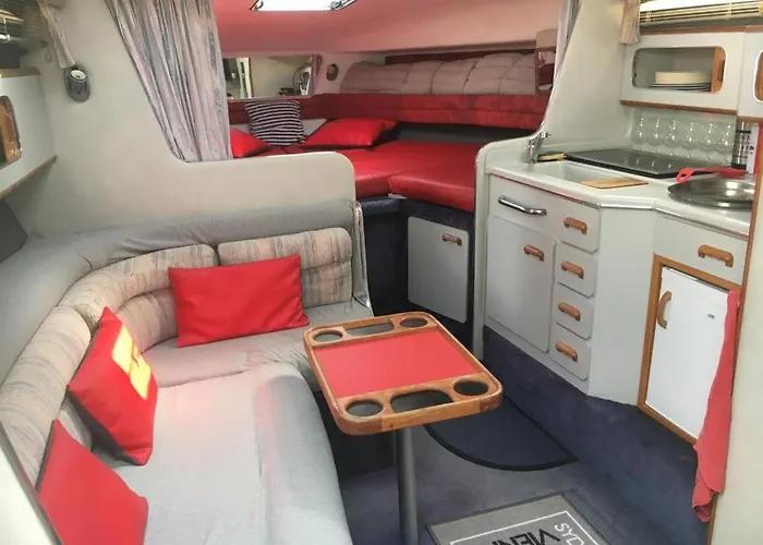 Insolite Dans Le Vieil Daire Antibes